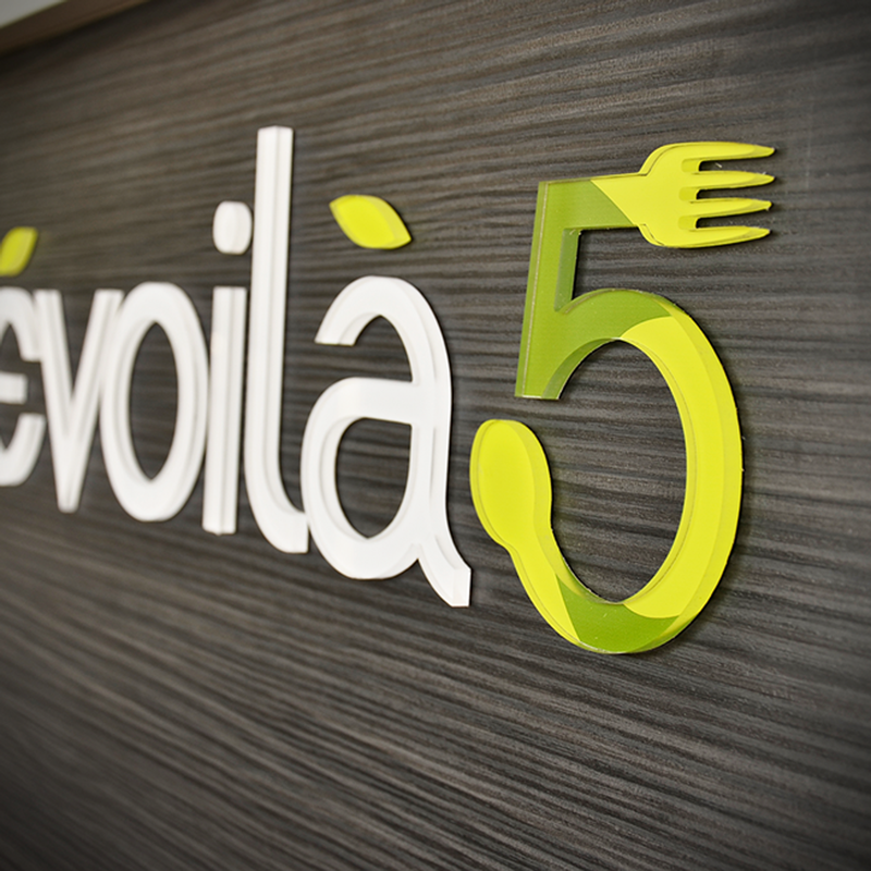 Évoilà5 - Logo On Wood - Tofubox ©